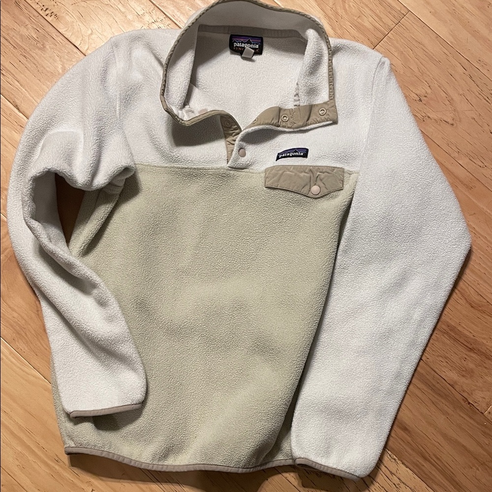 Patagonia Snap-T White and Cream Fleece